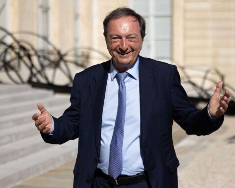 Michel-Édouard Leclerc évoque des ambitions présidentielles pour 2027 dans un contexte de pouvoir d'achat insatisfaisant