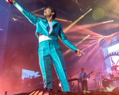Mika illumine le Théâtre antique de Vienne avec des couleurs vibrantes