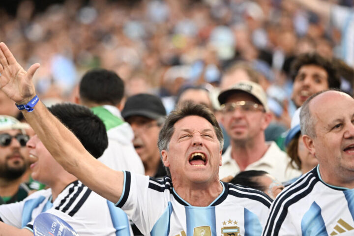 Mondial 2026 : De "Wonderwall" à "La Cuarta estrella", les hymnes des fans des équipes en demi-finale