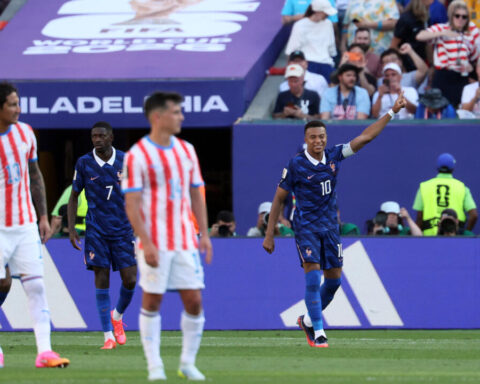 Mondial 2026 : la France triomphe face à un Paraguay coriace et affrontera le Maroc en quarts de finale.