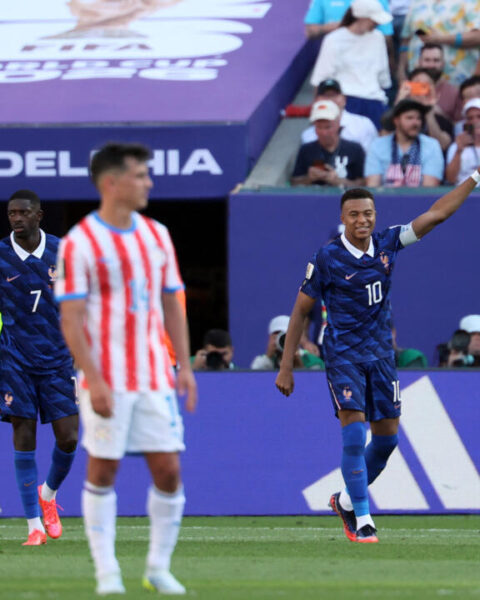Mondial 2026 : la France triomphe face à un Paraguay coriace et affrontera le Maroc en quarts de finale.