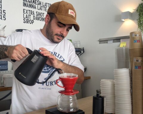 Ninmar, réfugié syrien, ouvre le café Mésopotamia à Toulouse après douze ans d'exil