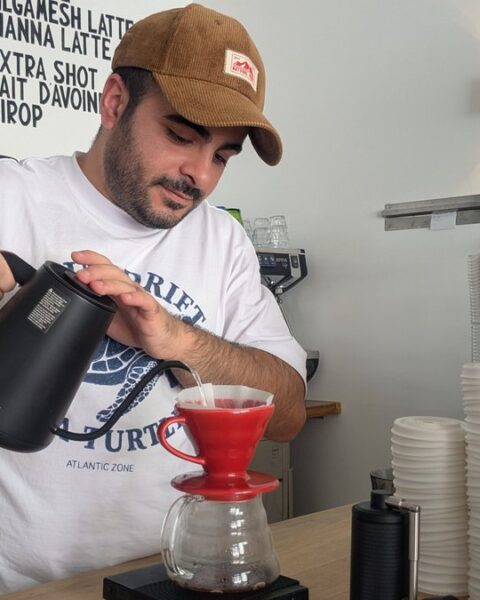 Ninmar, réfugié syrien, ouvre le café Mésopotamia à Toulouse après douze ans d'exil