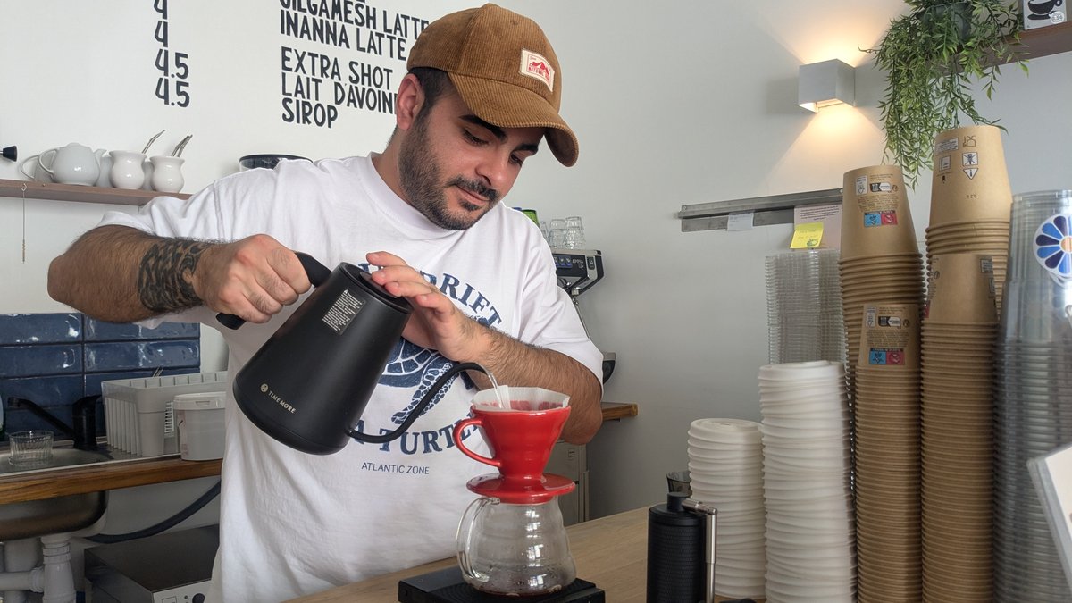 Ninmar, réfugié syrien, ouvre le café Mésopotamia à Toulouse après douze ans d'exil