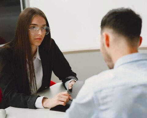 Nouvelle génération et seniors : l'évolution des clients de la banque privée en France.
