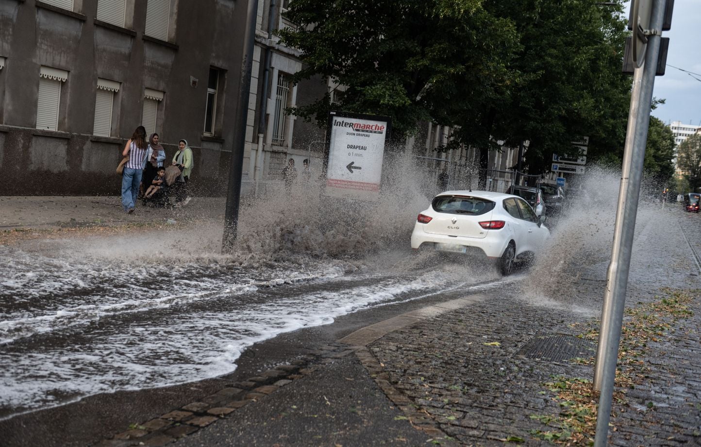 Orages : deux personnes décèdent en Haute-Vienne et en Isère lors de violentes intempéries
