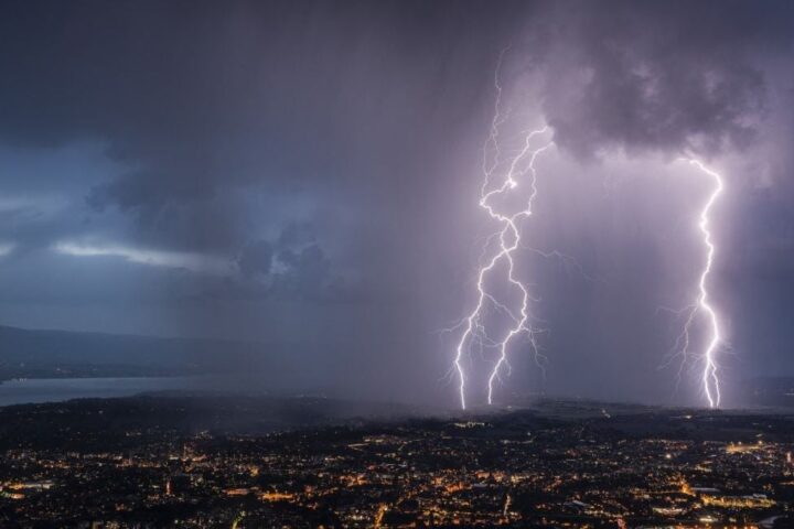 Orages en France : plus de 20 000 éclairs enregistrés lors d'une journée électrique