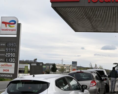 Pétrole : les prix grimpent à cause du blocage du détroit d'Ormuz et des tensions iraniennes