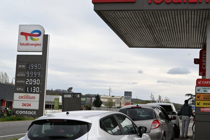 Pétrole : les prix grimpent à cause du blocage du détroit d'Ormuz et des tensions iraniennes