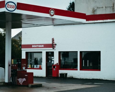 Plafonnement à 1,99 € : les 200 millions d'euros qui mettent en difficulté les petites stations.