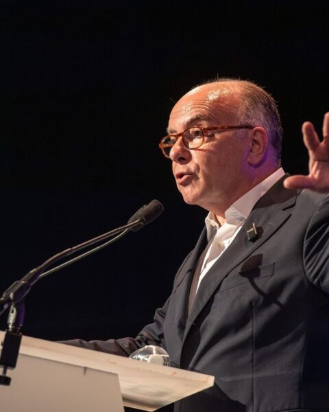 Présidentielle 2027 : Bernard Cazeneuve publie une lettre et esquisse son programme