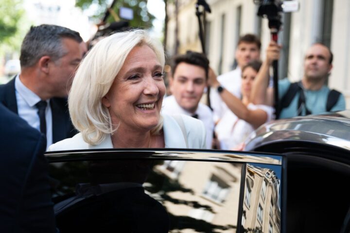 Présidentielle 2027 : Marine Le Pen en tête, Jean-Luc Mélenchon réduit l'écart pour le second tour selon un sondage