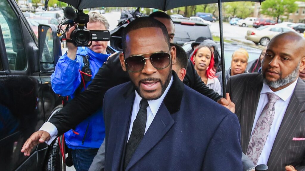 R. Kelly, condamné pour trafic sexuel, demande à Donald Trump de réduire sa peine de 30 ans