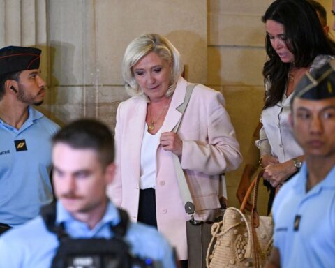 Réactions politiques suite à la condamnation de Marine Le Pen pour détournement de fonds publics