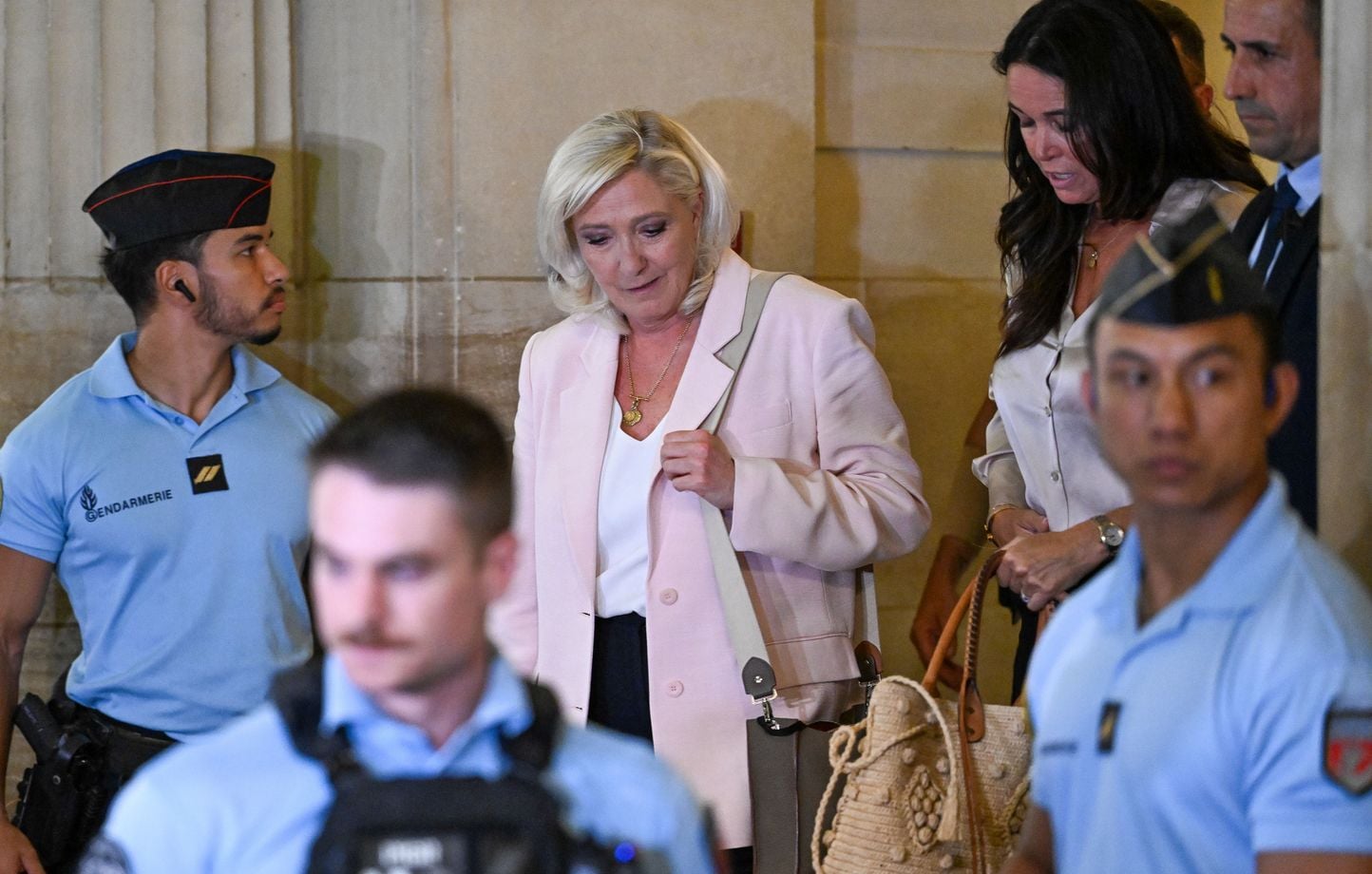 Réactions politiques suite à la condamnation de Marine Le Pen pour détournement de fonds publics