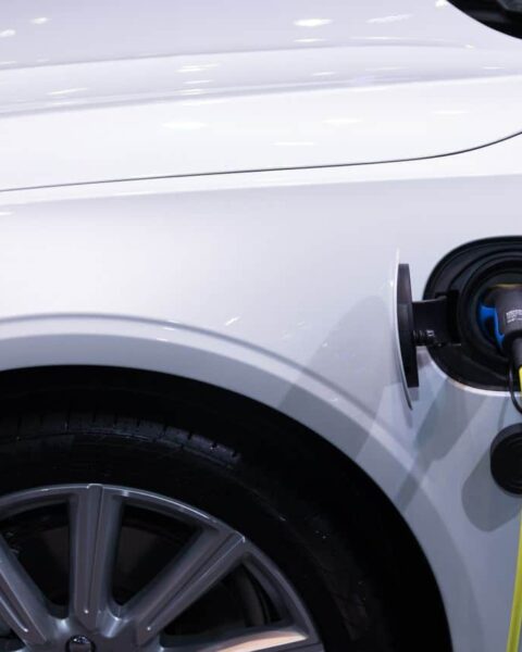 Recharge électrique : Leclerc adapte sa stratégie tarifaire de 1970 à l'ère des véhicules électriques.