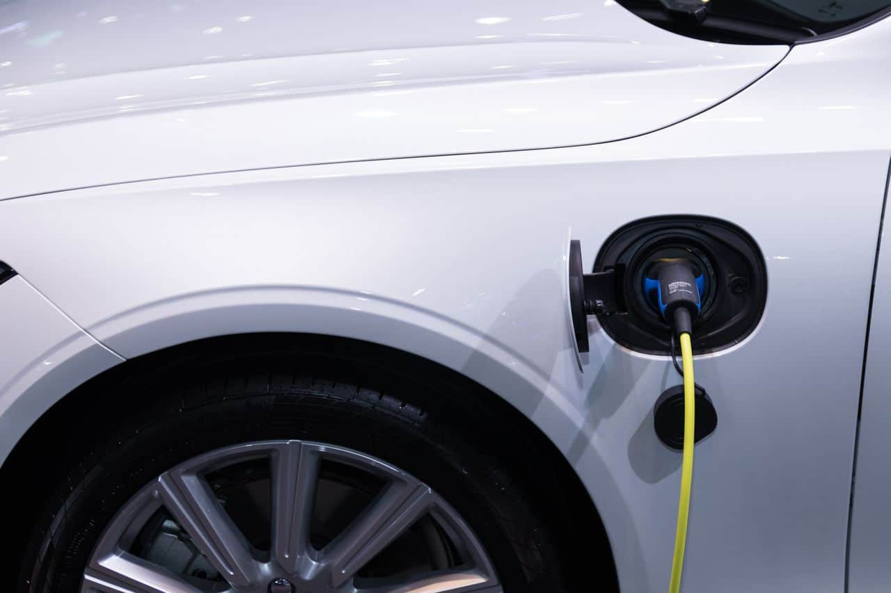 Recharge électrique : Leclerc adapte sa stratégie tarifaire de 1970 à l'ère des véhicules électriques.
