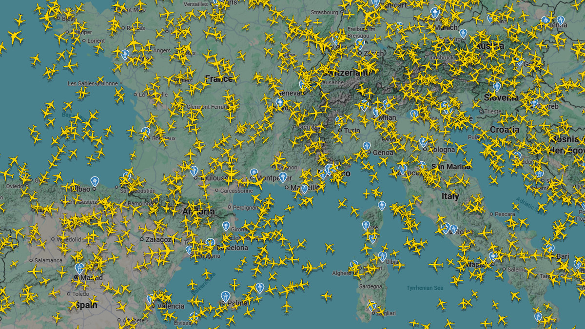 Record mondial de vols commerciaux : 153 359 en 24 heures le 23 juillet selon Flightradar