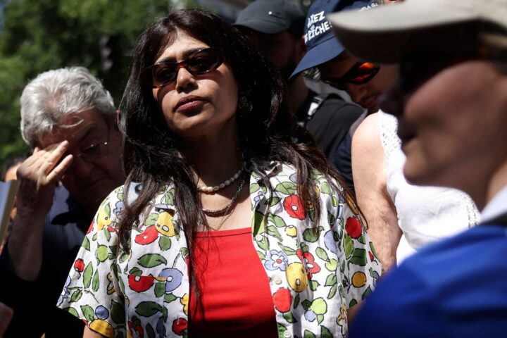 Rima Hassan jugée à Paris pour apologie du terrorisme dans un contexte de tensions élevées