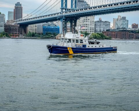 Ronald L. Fischer, un fugitif américain, arrêté après plus de vingt ans de cavale au large de New York