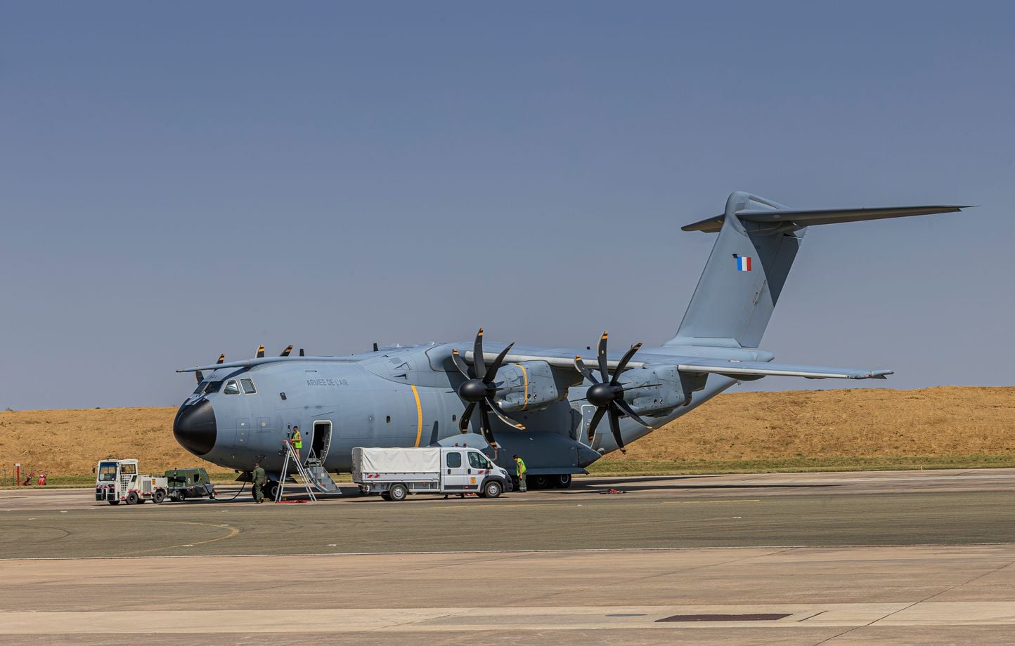 Sébastien Lecornu demande le déploiement d’un A400M pour lutter contre les incendies en Gironde