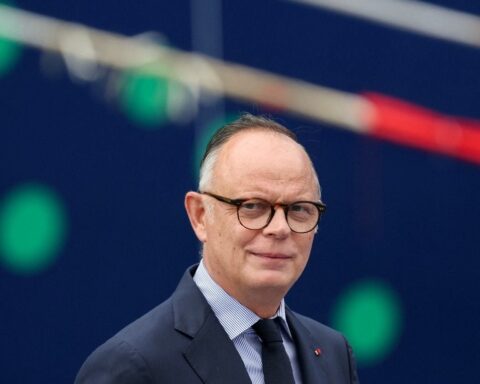 Sondage : Edouard Philippe perçu comme éloigné d'une rupture avec le macronisme par les Français