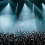 Sophie Straat suscite la controverse en appelant les hommes blancs à reculer lors de son concert à Gand