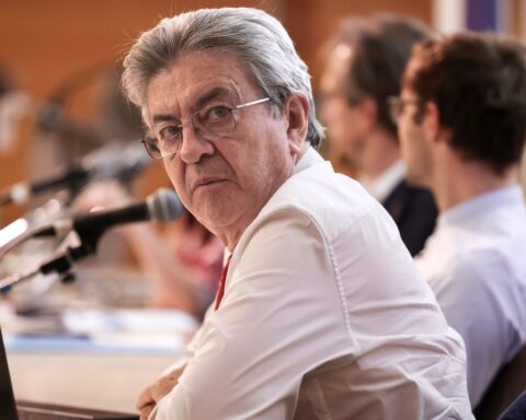 Tensions croissantes entre Jean-Luc Mélenchon et Radio France sur l'indépendance des médias