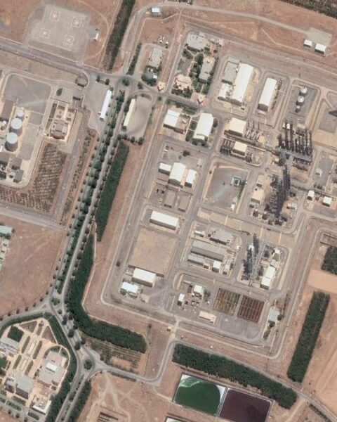 Tensions entre l'Iran et les États-Unis : frappes militaires sur des sites nucléaires à Bouchehr et Darkhovin