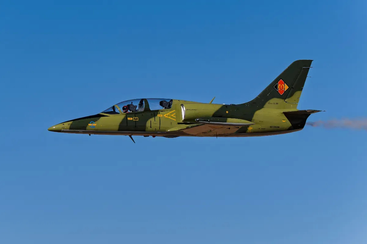 Un avion militaire russe L-39 Albatros se crash à Krasnodar lors d'un entraînement des pilotes.