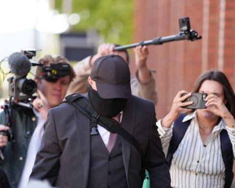 Un directeur de pompes funèbres britannique condamné à 20 ans de prison pour avoir conservé des corps et remis de fausses cendres