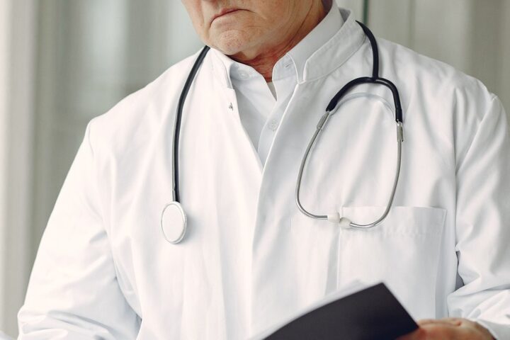 Un gastro-entérologue autrichien à Zurich placé en détention pour abus sexuel sur des patientes