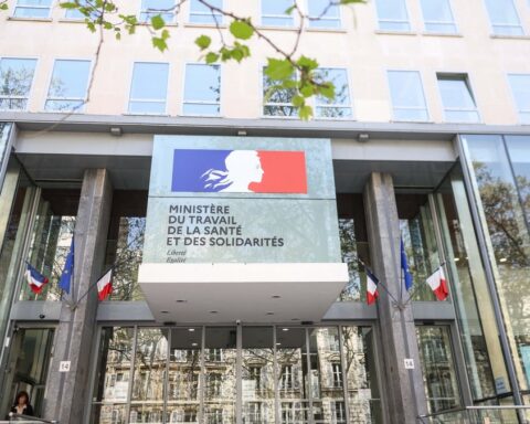 Un homme armé d'un couteau pénètre au ministère de la Santé à Paris et fouille 40 bureaux