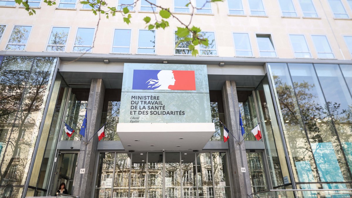 Un homme armé d'un couteau pénètre au ministère de la Santé à Paris et fouille 40 bureaux