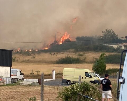 Un incendie dévastateur près de Castres ravage 600 hectares et entraîne l'évacuation de 500 habitants