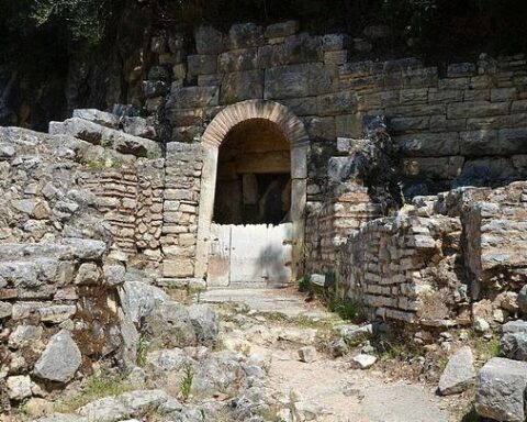 Un inscription révélatrice sur un puits ancien en Albanie souligne l'influence de Junia Rufina, femme oubliée de l'Empire romain