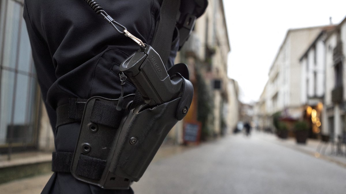 Un policier mis en examen pour un trafic d'armes entre la France et la Suisse avec 23 fusils saisis