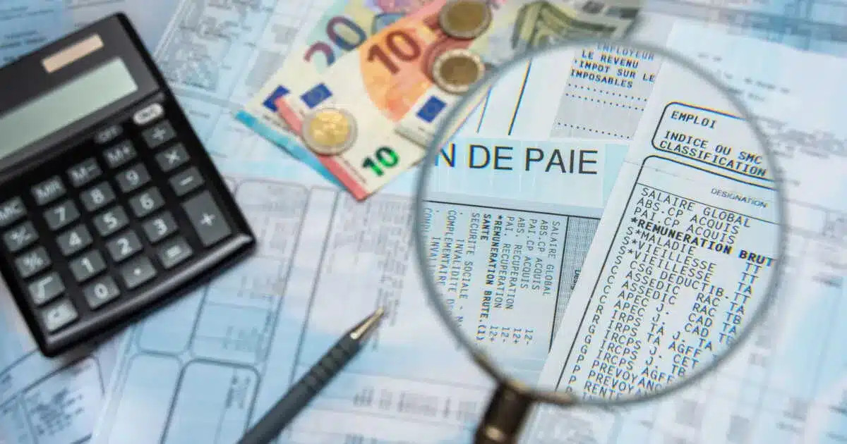 Un salarié français moyen consacre 202 jours par an au financement des impôts et des cotisations, établissant un record au sein de l'Union européenne.