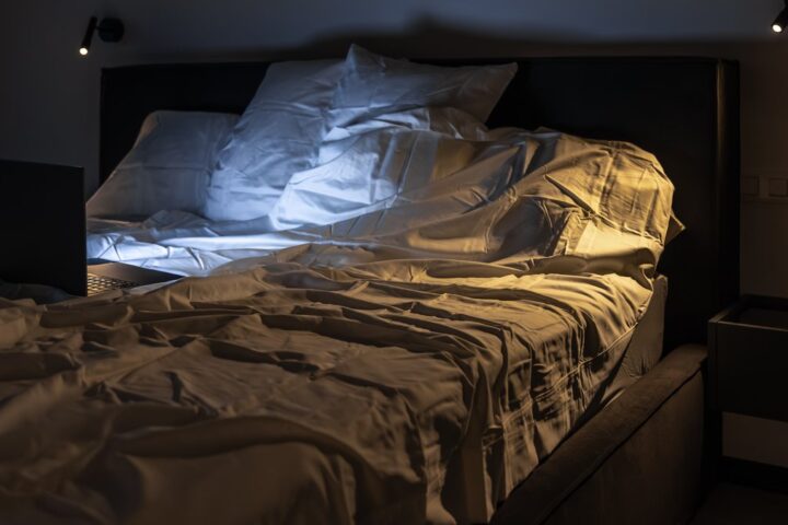 Une Américaine accusée de meurtre après avoir tiré sur un homme caché sous le lit de sa fille