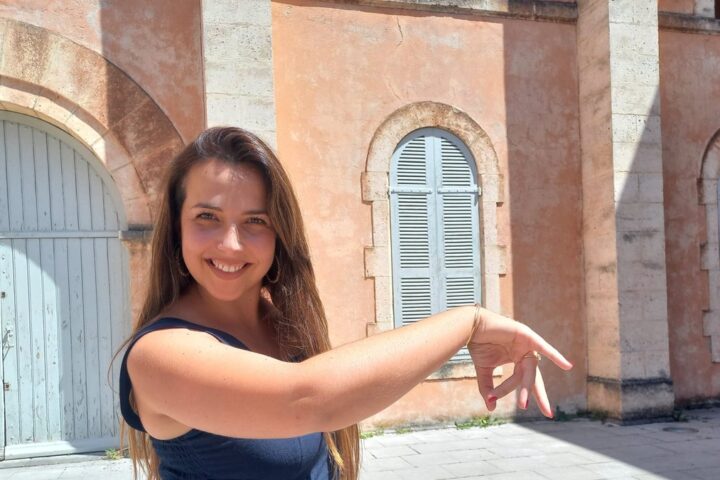 Une couturière tarbaise réalise une robe de cérémonie pour la duchesse de Séville