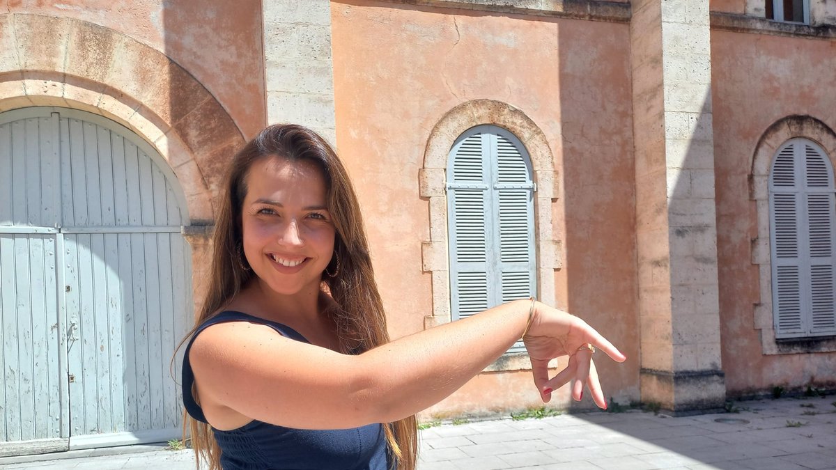 Une couturière tarbaise réalise une robe de cérémonie pour la duchesse de Séville