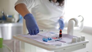 Une dentiste texane arrêtée après le décès d'une fillette de 4 ans lors d'une intervention inutile