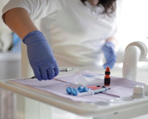 Une dentiste texane arrêtée après le décès d'une fillette de 4 ans lors d'une intervention inutile