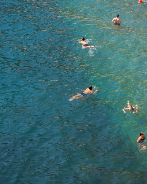 Une étude alerte sur la contamination généralisée des eaux de baignade en France par les PFAS