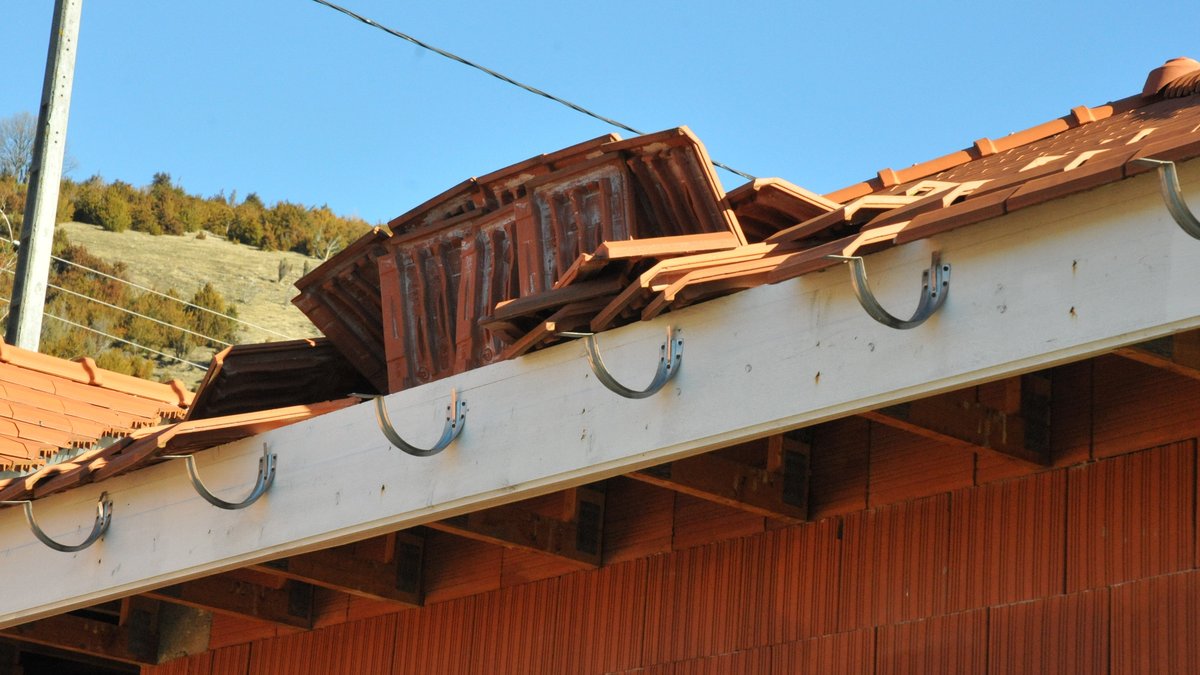 Une femme de 31 ans chute de 12 mètres et reste coincée entre deux maisons à Balaguer