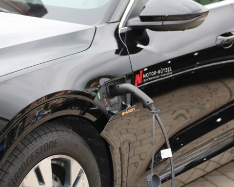 Voitures électriques : 29 % de part de marché mondial en 2026 en raison de la crise pétrolière.