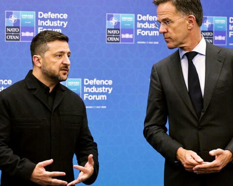Zelensky déclare que l'Ukraine 'appartient à l'OTAN' et demande plus de systèmes de défense aérienne au sommet