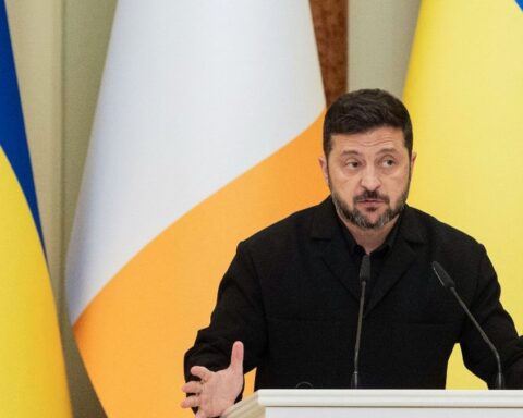 Zelensky rencontre Burnham au Royaume-Uni pour un accord sur le système de brouillage "Stone Cloak"
