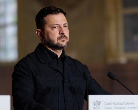 Zelensky s'entretient avec des émissaires de Trump pour relancer la diplomatie face à la guerre en Ukraine