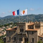 À Cagnes-sur-Mer, le maire RN remplace le drapeau ukrainien par le blason municipal